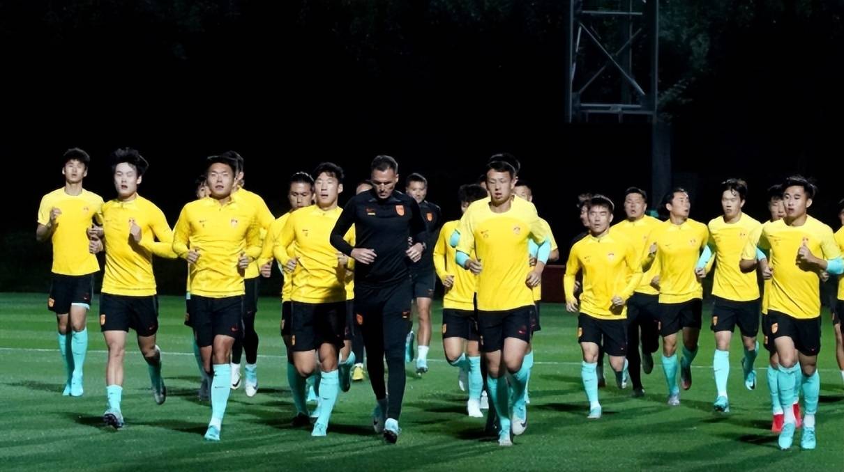  Ning重返赛场，晋级下一阶段首场状态出色，快船观众沸腾！引发球迷热议