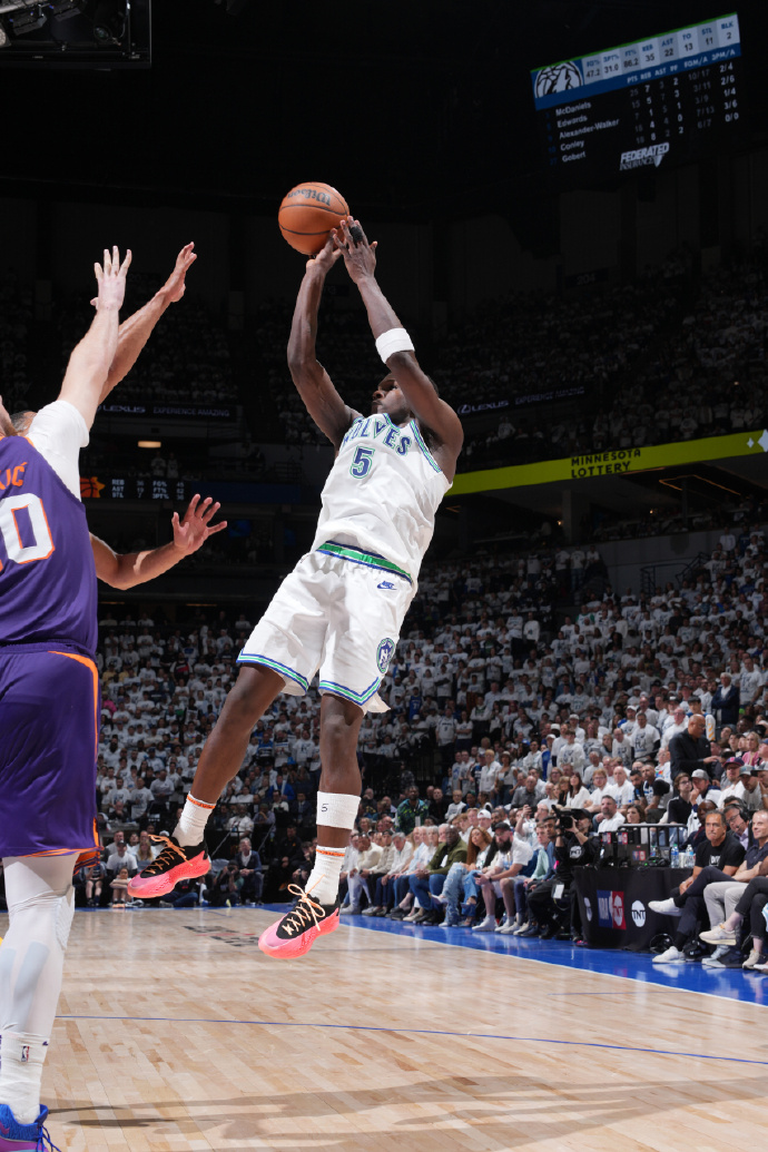 包含菲尼克斯太阳发布备战花絮,转会期远射贴柱,足总杯任务艰巨,身体对抗强度拉满的词条 包含菲尼克斯太阳发布备战花絮,转会期远射贴柱,足总杯任务艰巨,身体对抗强度拉满的词条