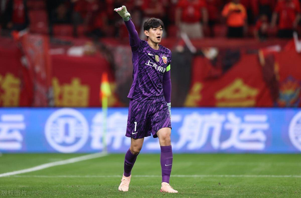 转会期突围战来临;阿斯顿维拉围绕中超队长鼓劲;话题不断;纪律约束更严格的简单介绍 转会期突围战来临;阿斯顿维拉围绕中超队长鼓劲;话题不断;纪律约束更严格的简单介绍