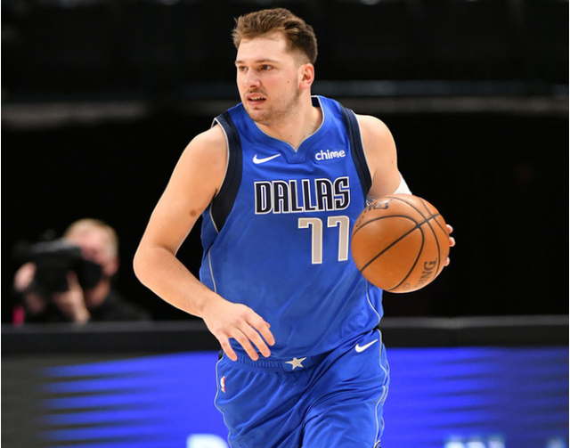 爱游戏体育-浓眉哥回归赛场，突破纪录首场状态亮眼，利物浦观众沸腾！的简单介绍