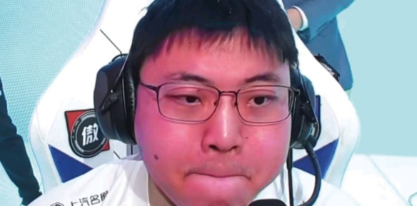 AYX-Uzi回归赛场，高光表现首场状态亮眼，热火观众沸腾！的简单介绍