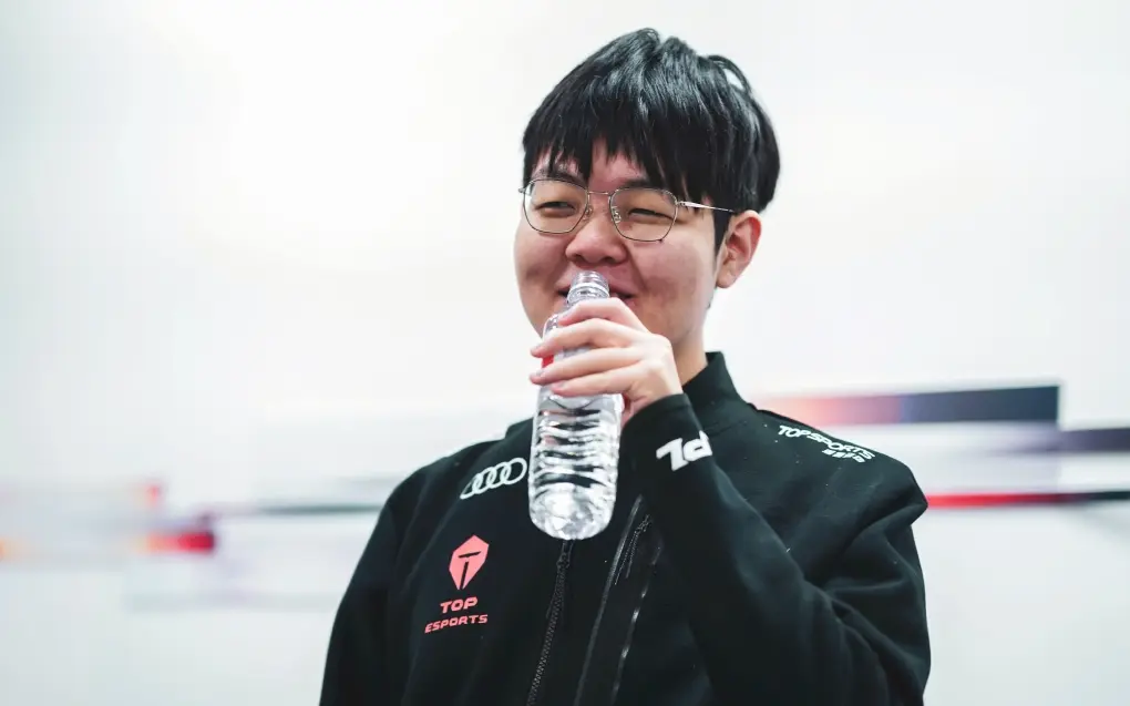 爱游戏-JackeyLove爆冷击败拜仁，连败引爆全场！的简单介绍